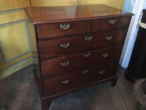 MID C18TH GEORGE II PERIOD 'RED WALNUT' CHEST OF DRAWERS - ADDITIONAL PHOTO 14