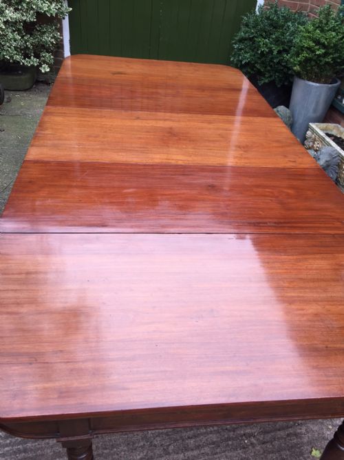 fig 1. Early C19th Regency mahogany dining table in the manner of Gillows of Lancaster.
