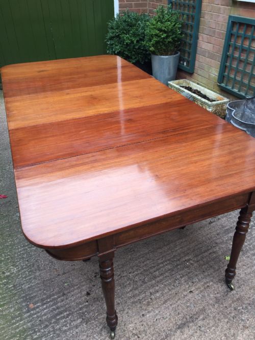 fig 3. Early C19th Regency mahogany dining table in the manner of Gillows of Lancaster.