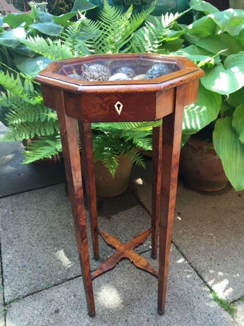 Late C19th Octagonal Satinwood Bijouterie/display Table.