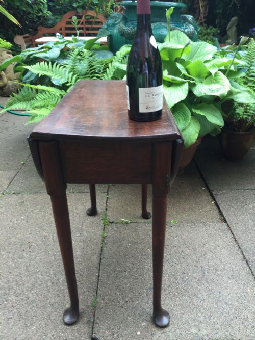 fig 1. Early C18th George II period oak drop-leaf table of small proportions.