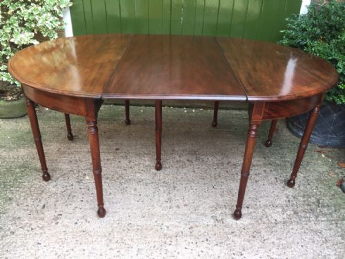 fig 2. Late C18th George III period mahogany d-ended dining table of highly adaptable format.