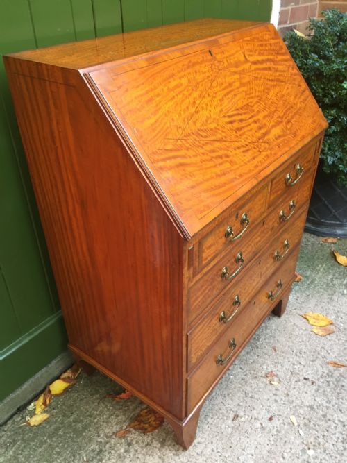 LATE C19TH EARLY C20TH EDWARDIAN FIGURED SATINWOOD LADIES BUREAU OF DESIRABLE SMALL PROPORTIONS BY DRUCE COLONDON - ADDITIONAL PHOTO 1
