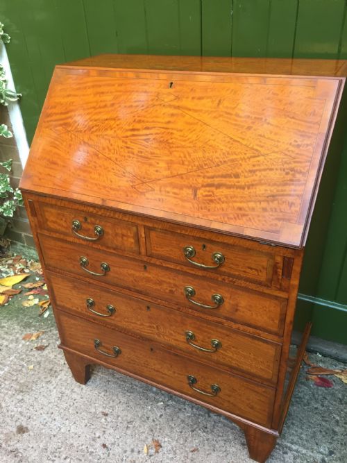 LATE C19TH EARLY C20TH EDWARDIAN FIGURED SATINWOOD LADIES BUREAU OF DESIRABLE SMALL PROPORTIONS BY DRUCE COLONDON - ADDITIONAL PHOTO 2