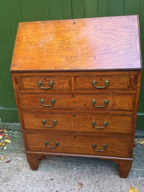 LATE C19TH EARLY C20TH EDWARDIAN FIGURED SATINWOOD LADIES BUREAU OF DESIRABLE SMALL PROPORTIONS BY DRUCE COLONDON - ADDITIONAL PHOTO 3