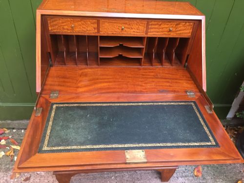 LATE C19TH EARLY C20TH EDWARDIAN FIGURED SATINWOOD LADIES BUREAU OF DESIRABLE SMALL PROPORTIONS BY DRUCE COLONDON - ADDITIONAL PHOTO 4