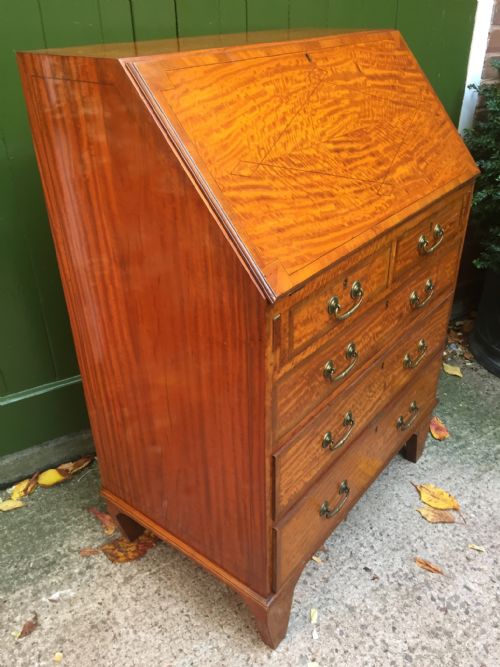 LATE C19TH EARLY C20TH EDWARDIAN FIGURED SATINWOOD LADIES BUREAU OF DESIRABLE SMALL PROPORTIONS BY DRUCE COLONDON - ADDITIONAL PHOTO 7