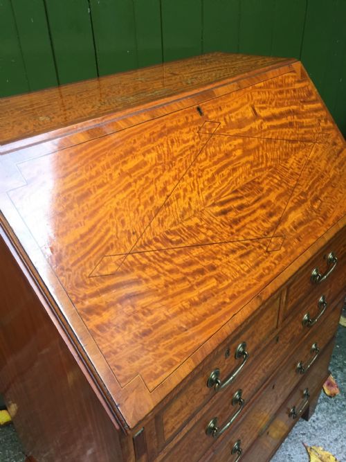 LATE C19TH EARLY C20TH EDWARDIAN FIGURED SATINWOOD LADIES BUREAU OF DESIRABLE SMALL PROPORTIONS BY DRUCE COLONDON - ADDITIONAL PHOTO 8