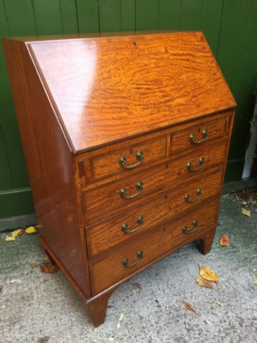 LATE C19TH EARLY C20TH EDWARDIAN FIGURED SATINWOOD LADIES BUREAU OF DESIRABLE SMALL PROPORTIONS BY DRUCE COLONDON - ADDITIONAL PHOTO 12