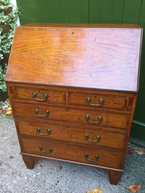 LATE C19TH EARLY C20TH EDWARDIAN FIGURED SATINWOOD LADIES BUREAU OF DESIRABLE SMALL PROPORTIONS BY DRUCE COLONDON - ADDITIONAL PHOTO 13