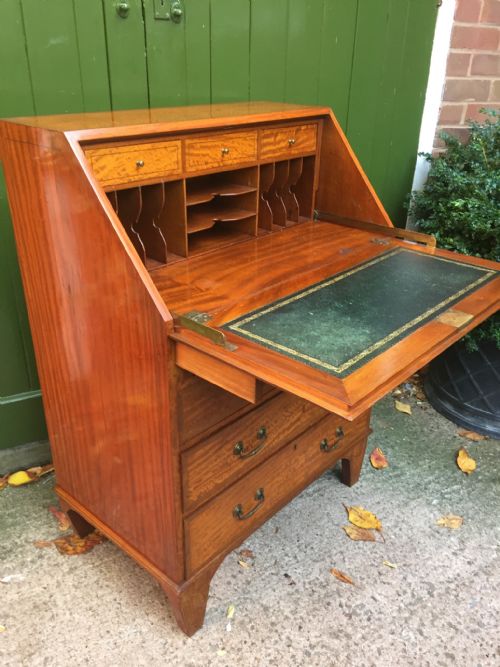 LATE C19TH EARLY C20TH EDWARDIAN FIGURED SATINWOOD LADIES BUREAU OF DESIRABLE SMALL PROPORTIONS BY DRUCE COLONDON - ADDITIONAL PHOTO 10