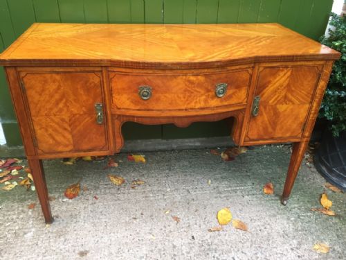 LATE C19TH EARLY C20TH EDWARDIAN PERIOD SATINWOOD VENEERED KNEEHOLE DRESSING TABLE - ADDITIONAL PHOTO 1