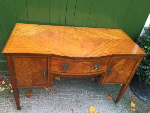 LATE C19TH EARLY C20TH EDWARDIAN PERIOD SATINWOOD VENEERED KNEEHOLE DRESSING TABLE - ADDITIONAL PHOTO 3