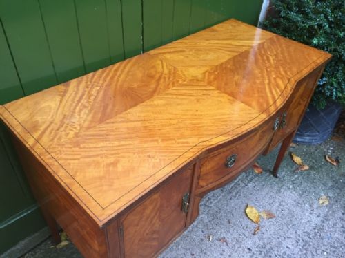 LATE C19TH EARLY C20TH EDWARDIAN PERIOD SATINWOOD VENEERED KNEEHOLE DRESSING TABLE - ADDITIONAL PHOTO 10