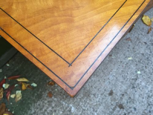 LATE C19TH EARLY C20TH EDWARDIAN PERIOD SATINWOOD VENEERED KNEEHOLE DRESSING TABLE - ADDITIONAL PHOTO 11