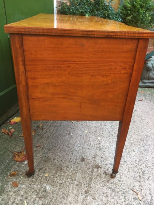 LATE C19TH EARLY C20TH EDWARDIAN PERIOD SATINWOOD VENEERED KNEEHOLE DRESSING TABLE - ADDITIONAL PHOTO 13