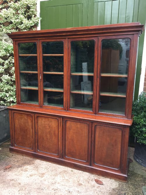 Fine Quality Early C19th Mahogany 4-Door Library Bookcase /Cabinet of Elegant and Compact Proportions.