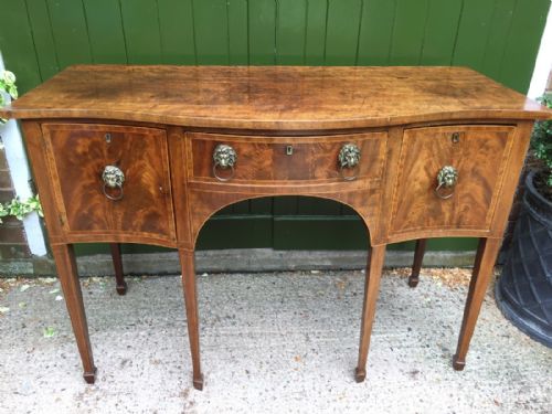 Late C18th George III Period Mahogany Sideboard of Serpentine Outline and Elegant Compact Proportions.