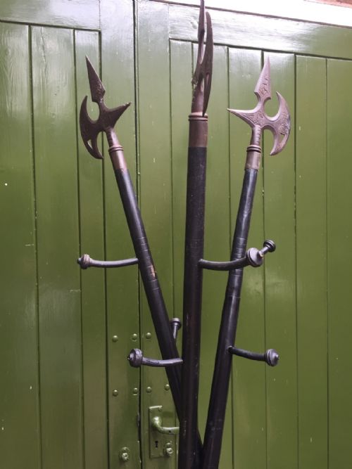 UNUSUAL AND DECORATIVE LATE C19TH FRENCH EBONISED HAT COAT AND STICKSTAND FORMED AS 3 CROSSED HALBERDS OR PIKES - ADDITIONAL PHOTO 5