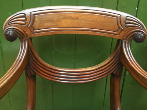 PAIR OF EARLY C19TH REGENCY PERIOD CARVED MAHOGANY ARMCHAIRS WITH STYLISH 'SWAG ' OR LAMBREQUIN BACK SPLATS - ADDITIONAL PHOTO 4
