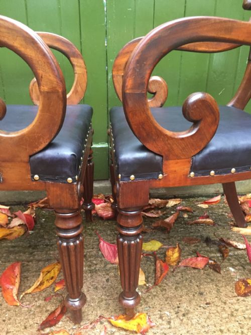 PAIR OF EARLY C19TH REGENCY PERIOD CARVED MAHOGANY ARMCHAIRS WITH STYLISH 'SWAG ' OR LAMBREQUIN BACK SPLATS - ADDITIONAL PHOTO 10