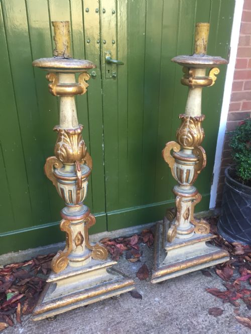 LARGE PAIR OF C18TH GILTWOOD DECORATED BAROQUE STYLE ALTARTYPE CANDLEHOLDERS OF IMPRESSIVE PROPORTIONS - ADDITIONAL PHOTO 3