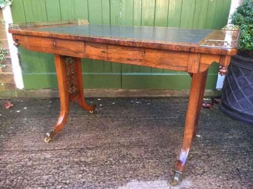 C19th William IV Period Rosewood Writing or Library Table in the Manner of Gillows of Lancaster and London.