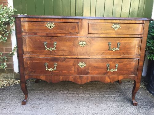 MID C18TH ITALIAN OLIVEWOOD FRUITWOOD AND WALNUT COMMODE OF SERPENTINE OUTLINE - ADDITIONAL PHOTO 1