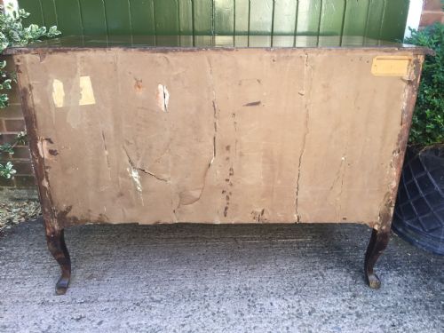 MID C18TH ITALIAN OLIVEWOOD FRUITWOOD AND WALNUT COMMODE OF SERPENTINE OUTLINE - ADDITIONAL PHOTO 18