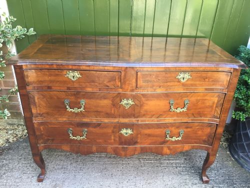 MID C18TH ITALIAN OLIVEWOOD FRUITWOOD AND WALNUT COMMODE OF SERPENTINE OUTLINE - ADDITIONAL PHOTO 28