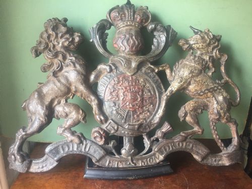 fig 1. Mid C19th British cast-iron 'coat of arms' or Royal cypher with traces of original polychrome painted decoration.