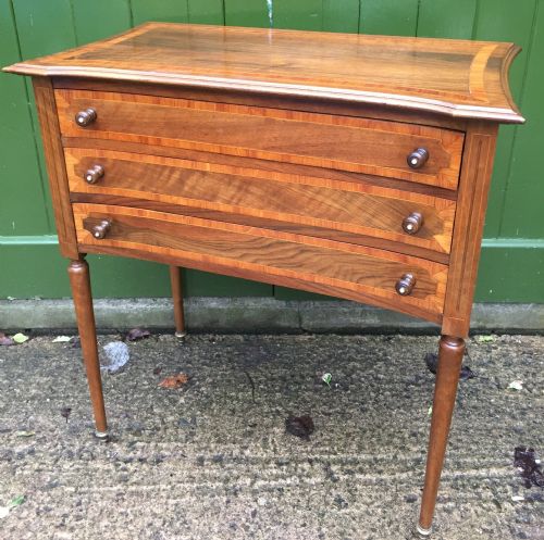 Elegant Late C19th/early C20th Rosewood, Mahogany and Satinwood Cross-banded 3-Drawer Side Table .