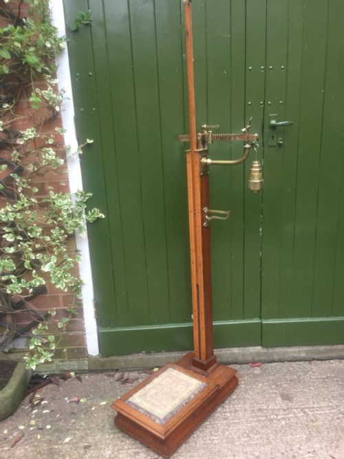 fig 1. A set of late Victorian or Edwardian oak and brass floor-standing scales by W. & T. Avery Ltd. , Birmingham.