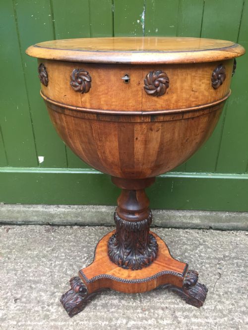 Fine Quality Early C19th George IV Period Rosewood and Satinwood Sewing or Work Table of Unusual Form .