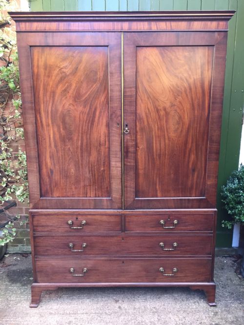 Late C18th /Early C19th George III Period Mahogany Linen Press / Hanging Wardrobe Attributed to Gillows of Lancaster.