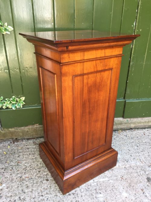 Useful Late C19th Mahogany Sculpture Display Pedestal of Rectangular Form.