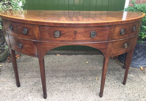 Fine Late C18th George III Period Mahogany Sideboard of Demi-lune Rounded Form .
