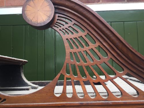IMPRESSIVE LATE C18TH GEORGE III PERIOD MAHOGANY AND SATINWOOD LINEN PRESS OR WARDROBE WITH 'SWANNECK' PEDIMENT - ADDITIONAL PHOTO 4