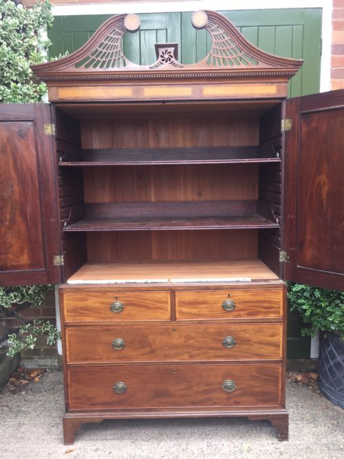 IMPRESSIVE LATE C18TH GEORGE III PERIOD MAHOGANY AND SATINWOOD LINEN PRESS OR WARDROBE WITH 'SWANNECK' PEDIMENT - ADDITIONAL PHOTO 13