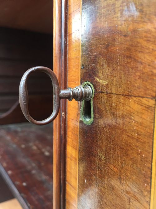 IMPRESSIVE LATE C18TH GEORGE III PERIOD MAHOGANY AND SATINWOOD LINEN PRESS OR WARDROBE WITH 'SWANNECK' PEDIMENT - ADDITIONAL PHOTO 17