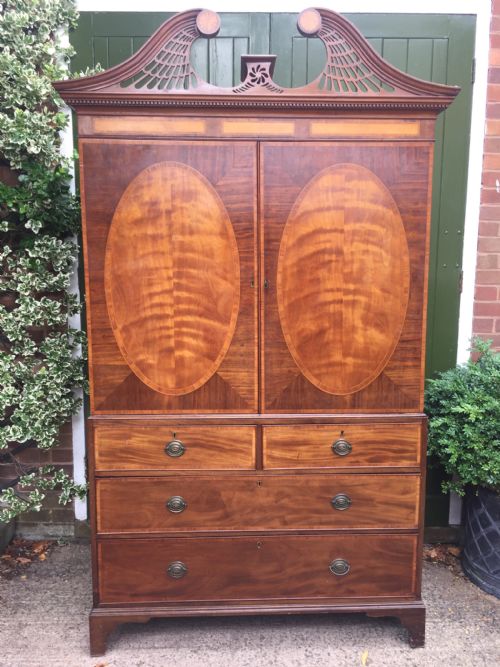 IMPRESSIVE LATE C18TH GEORGE III PERIOD MAHOGANY AND SATINWOOD LINEN PRESS OR WARDROBE WITH 'SWANNECK' PEDIMENT - ADDITIONAL PHOTO 19