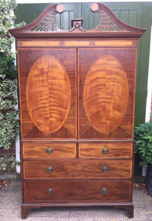 IMPRESSIVE LATE C18TH GEORGE III PERIOD MAHOGANY AND SATINWOOD LINEN PRESS OR WARDROBE WITH 'SWANNECK' PEDIMENT - ADDITIONAL PHOTO 20