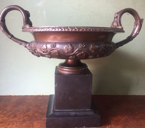 EARLY C19TH ITALIAN 'GRAND TOUR' SOUVENIR BRONZE TWINHANDLED TAZZA OF CLASSICAL DESIGN - ADDITIONAL PHOTO 1