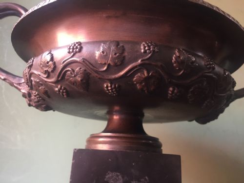 EARLY C19TH ITALIAN 'GRAND TOUR' SOUVENIR BRONZE TWINHANDLED TAZZA OF CLASSICAL DESIGN - ADDITIONAL PHOTO 5