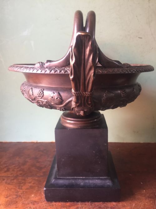 EARLY C19TH ITALIAN 'GRAND TOUR' SOUVENIR BRONZE TWINHANDLED TAZZA OF CLASSICAL DESIGN - ADDITIONAL PHOTO 7