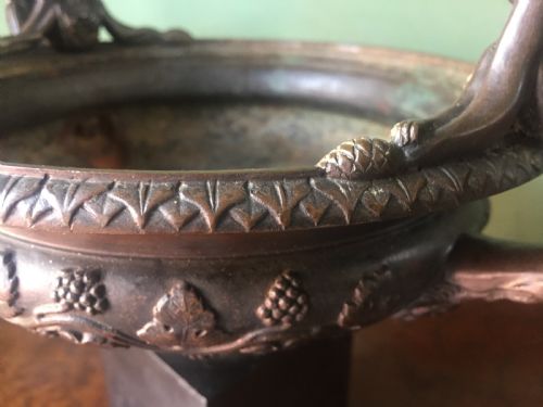 EARLY C19TH ITALIAN 'GRAND TOUR' SOUVENIR BRONZE TWINHANDLED TAZZA OF CLASSICAL DESIGN - ADDITIONAL PHOTO 8