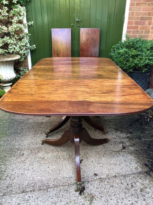 Late C19th/ Early C20th Regency-style Mahogany Three Pillar Pedestal Dining Table of Highly Flexible and Adaptable Format .