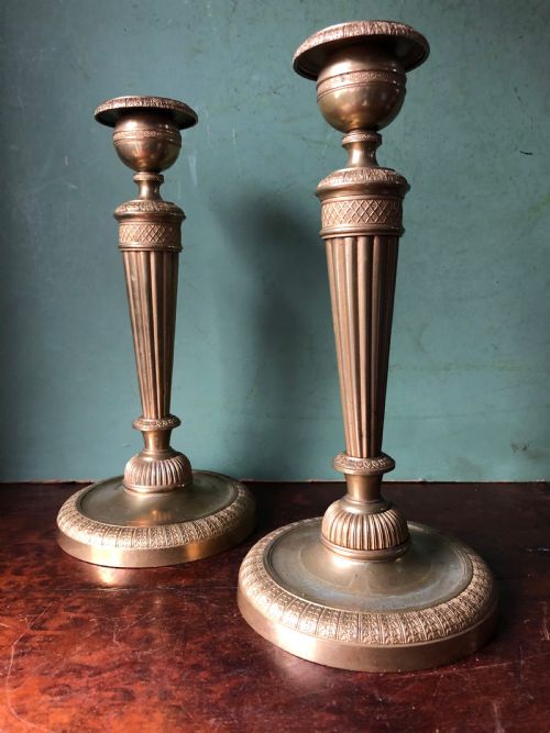 PAIR OF EARLY C19TH FRENCH CHARLES X PERIOD ORMOLU BRONZE CANDLESTICKS - ADDITIONAL PHOTO 2
