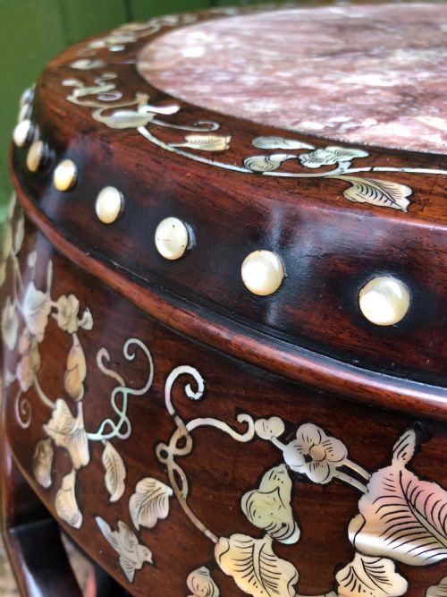 LATE C19TH CHINESE QING DYNASTY CARVED HONGMU AND MOTHEROFPEARL INLAID BARREL OR DRUMSHAPED TABLE - ADDITIONAL PHOTO 4