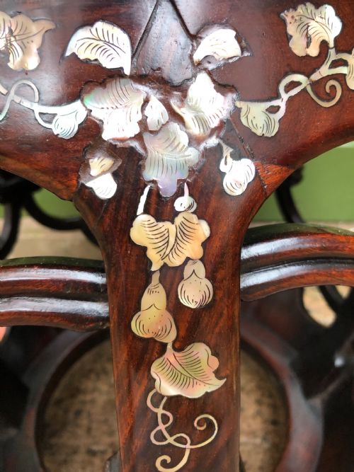 LATE C19TH CHINESE QING DYNASTY CARVED HONGMU AND MOTHEROFPEARL INLAID BARREL OR DRUMSHAPED TABLE - ADDITIONAL PHOTO 5